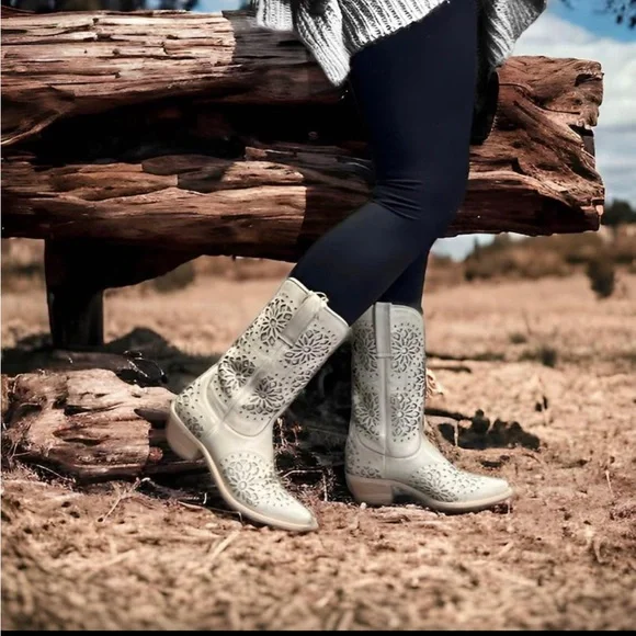 QUT Women’s Western Boots Cowboy Mid-Calf Snip Toe Leather Cowgirl Boho - Picture 7 of 7